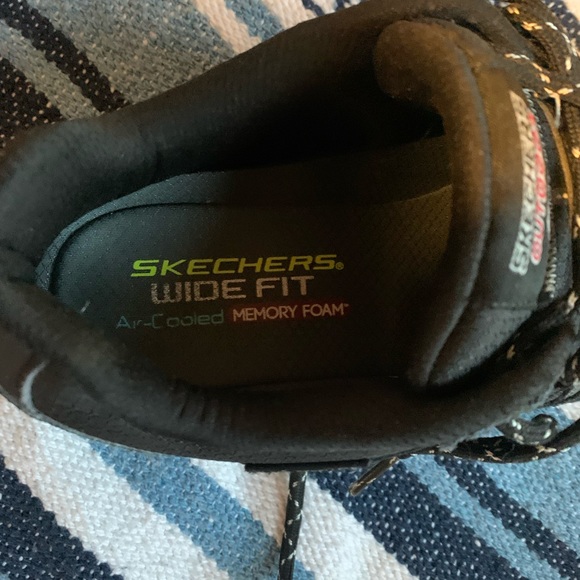 Men’s sketcher size 9. - Picture 6 of 6